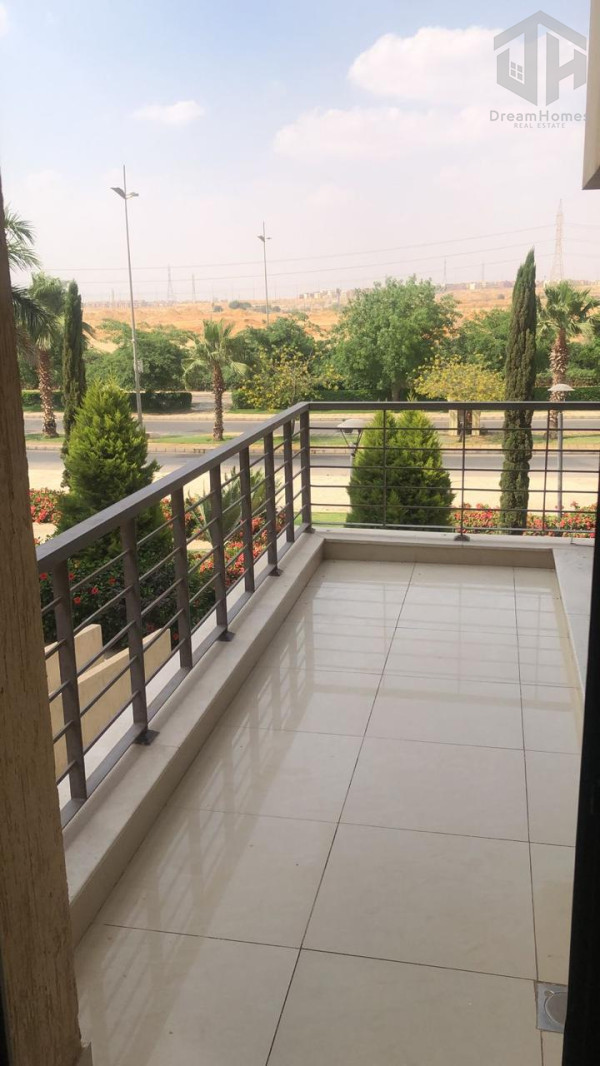 شقه مميزه جدا للبيع بال b6  تشطيبات خاصه بسعر مميز جدا  جدا